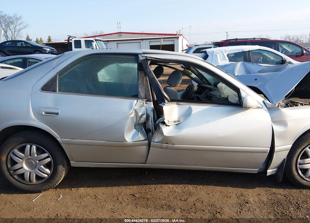 2001 TOYOTA CAMRY LE VIN: 4T1BG22K31U827690