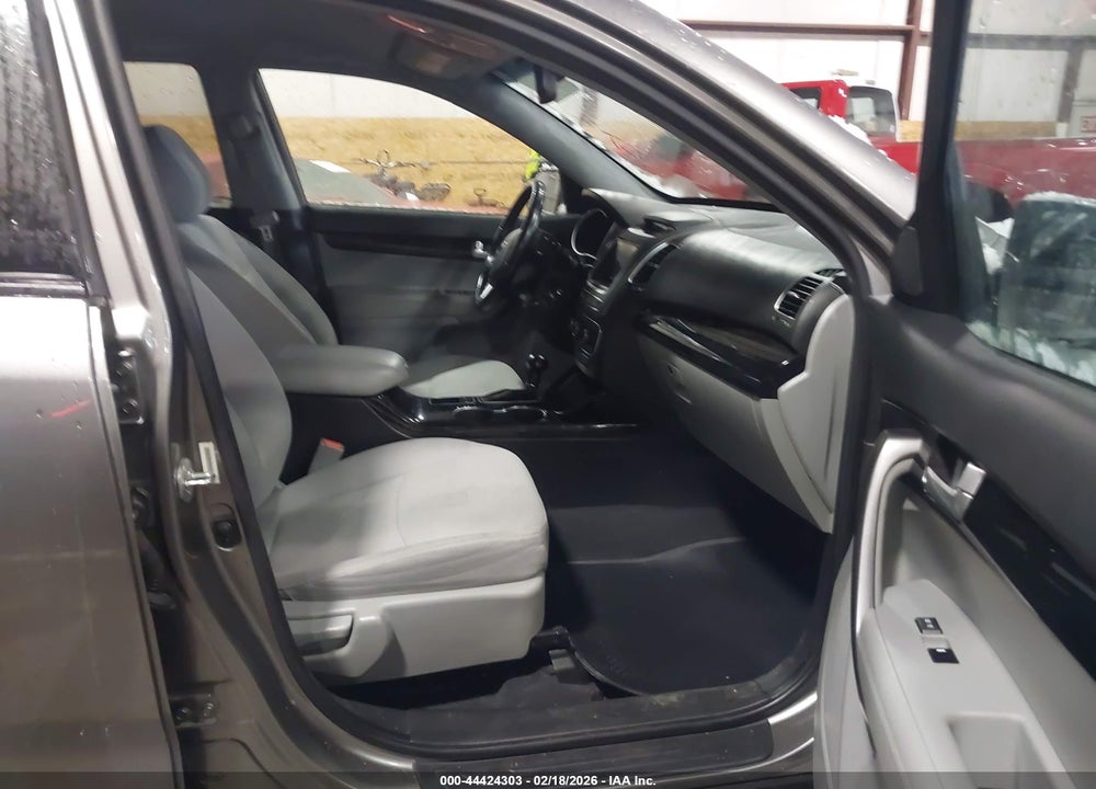 2015 KIA SORENTO LX V6 VIN: 5XYKTDA78FG558006