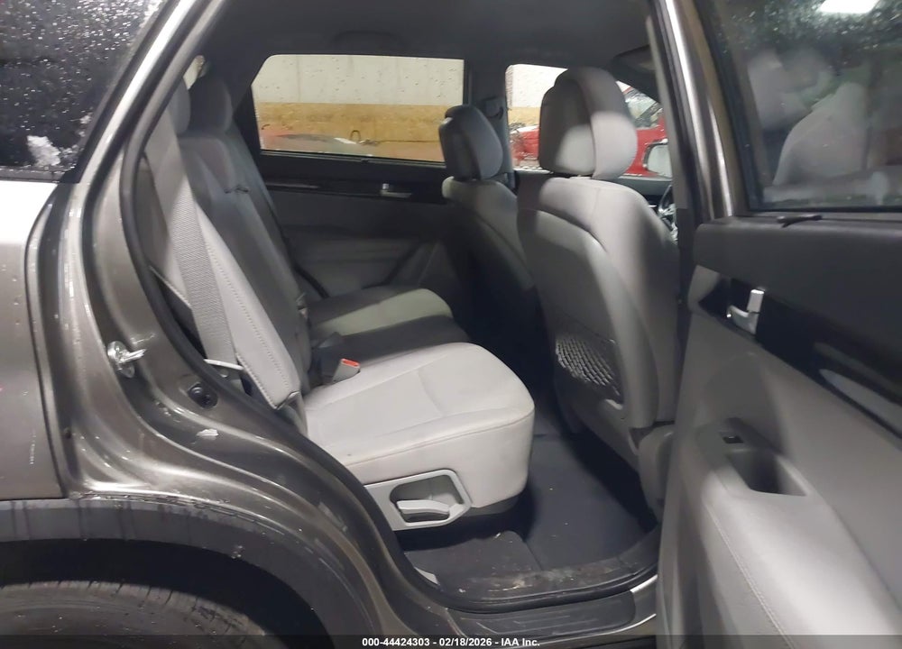 2015 KIA SORENTO LX V6 VIN: 5XYKTDA78FG558006
