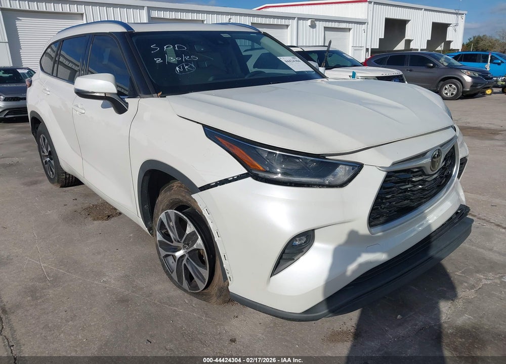 2021 TOYOTA HIGHLANDER XLE VIN: 5TDGZRAH0MS051031