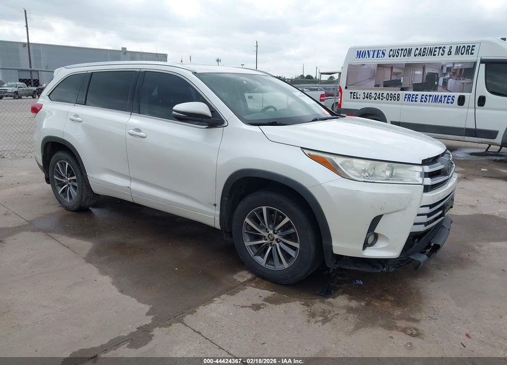 2018 TOYOTA HIGHLANDER XLE VIN: 5TDJZRFHXJS485368