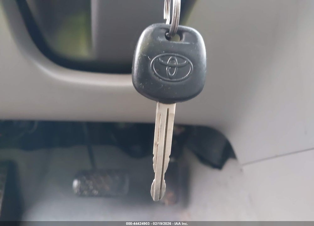 2005 TOYOTA COROLLA CE VIN: 2T1BR32E75C463467