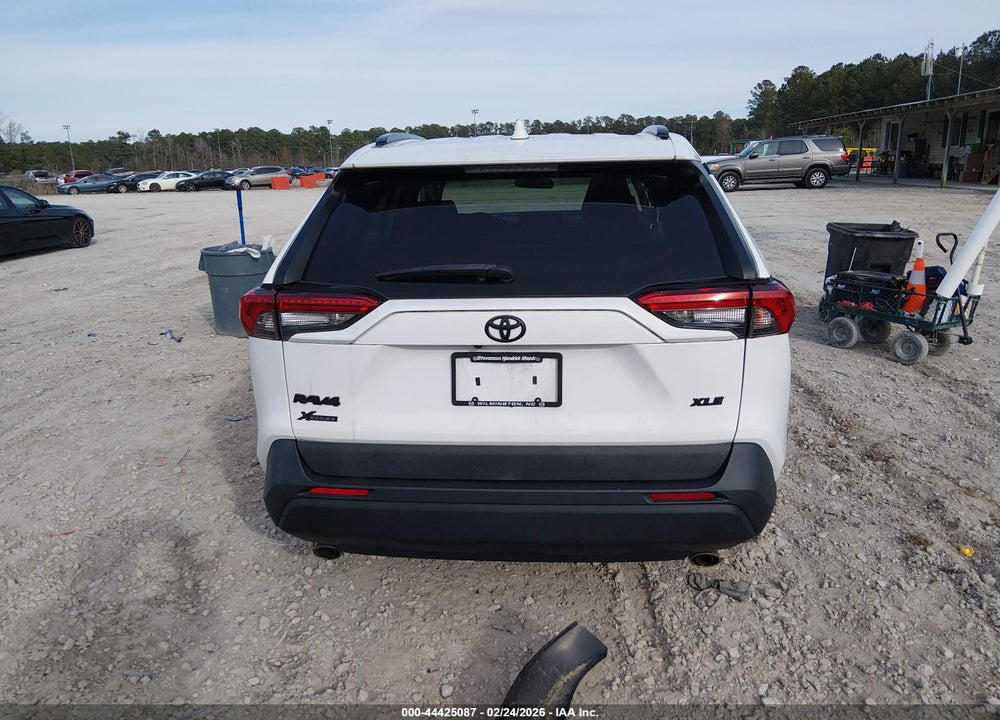 2020 TOYOTA RAV4 XLE VIN: 2T3W1RFV4LC083660