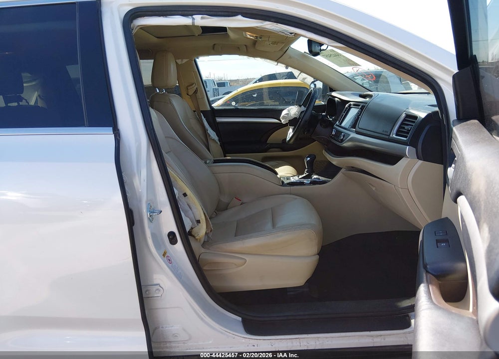 2016 TOYOTA HIGHLANDER XLE V6 VIN: 5TDKKRFH0GS140240