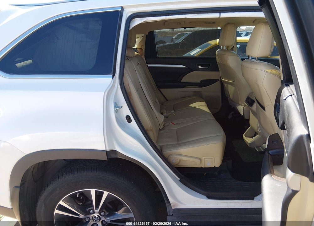 2016 TOYOTA HIGHLANDER XLE V6 VIN: 5TDKKRFH0GS140240