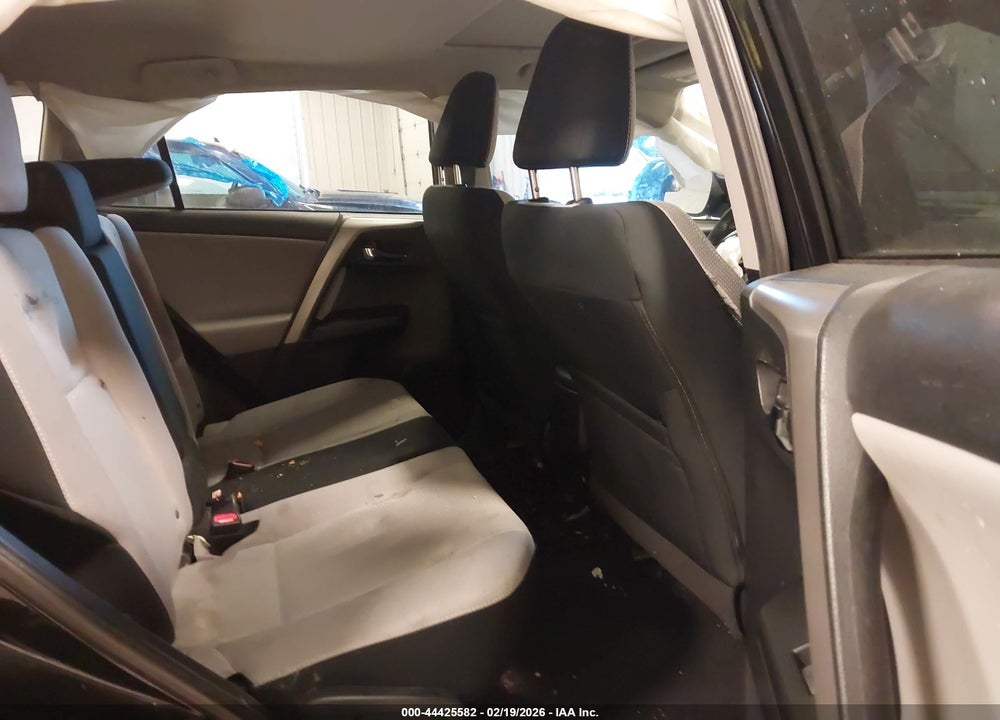 2018 TOYOTA RAV4 XLE VIN: 2T3WFREV8JW430034