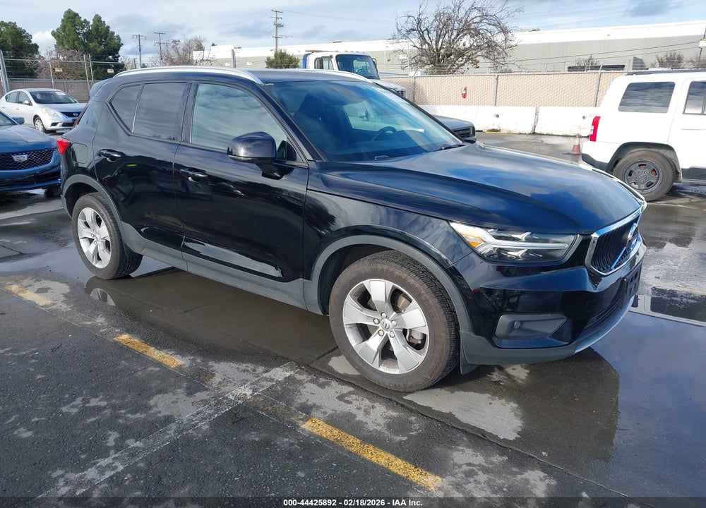 2021 VOLVO XC40 T5 MOMENTUM VIN: YV4162UK6M2599620