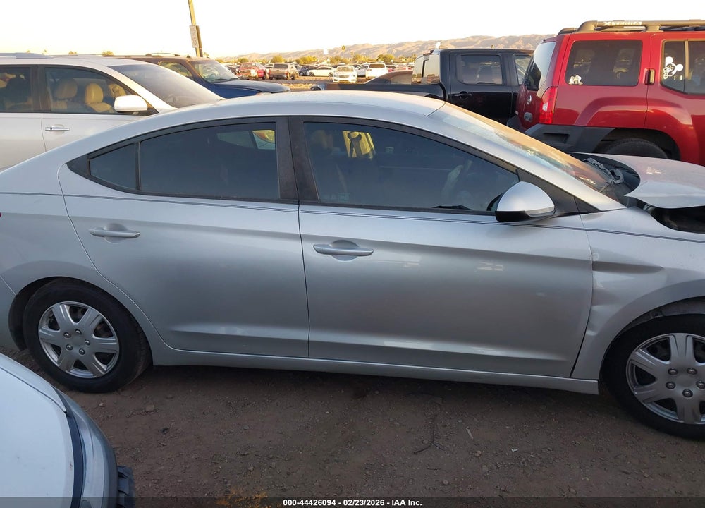 2019 HYUNDAI ELANTRA SE VIN: 5NPD74LF0KH442075