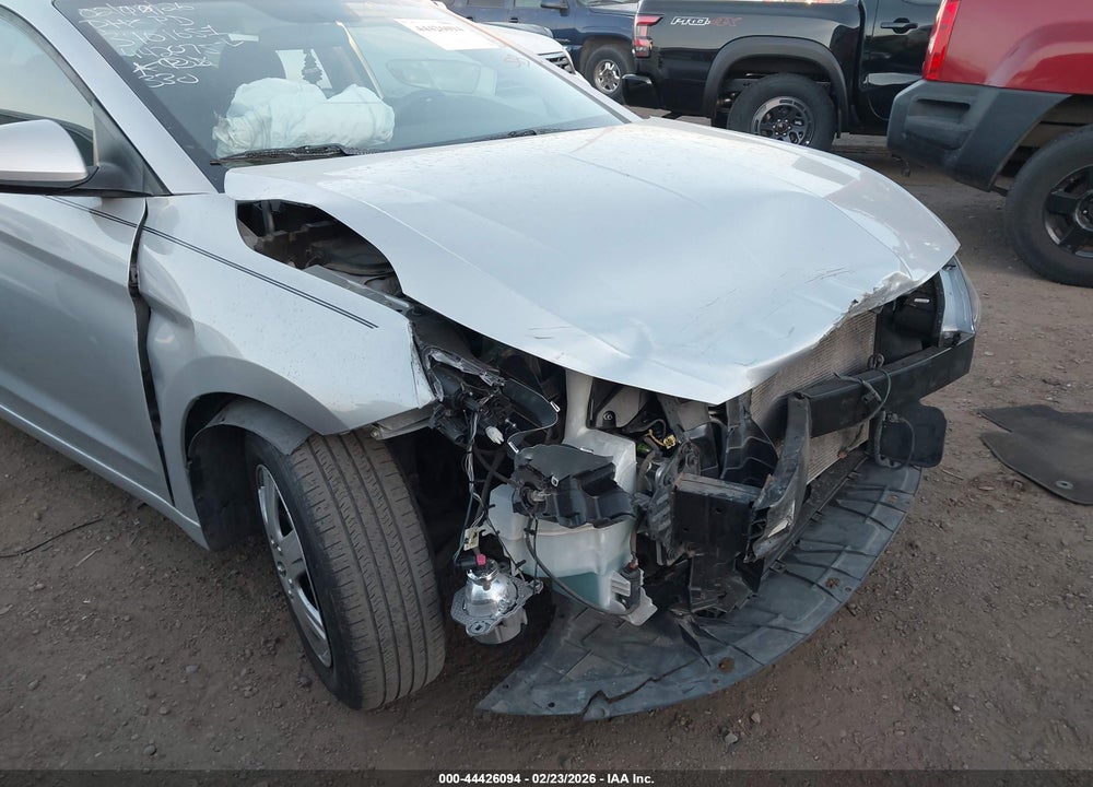 2019 HYUNDAI ELANTRA SE VIN: 5NPD74LF0KH442075