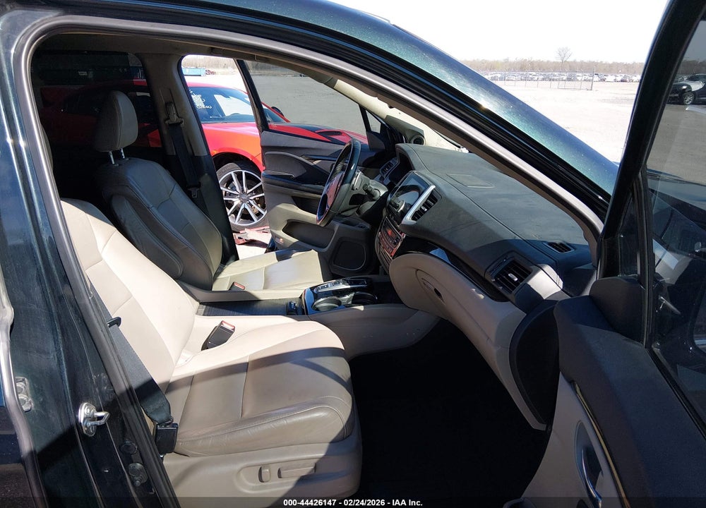 2017 HONDA PILOT TOURING VIN: 5FNYF5H98HB029826