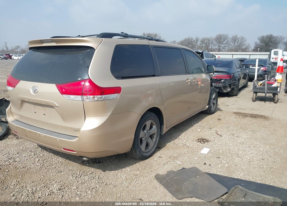 2014 TOYOTA SIENNA LE V6 8 PASSENGER VIN: 5TDKK3DC5ES444987