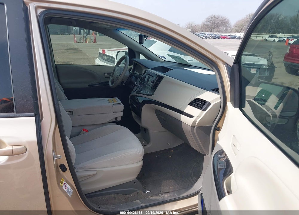 2014 TOYOTA SIENNA LE V6 8 PASSENGER VIN: 5TDKK3DC5ES444987