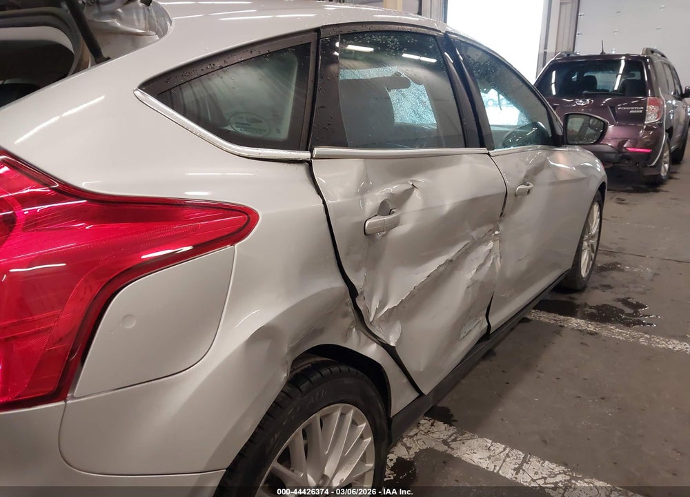 2014 FORD FOCUS TITANIUM VIN: 1FADP3N28EL463475