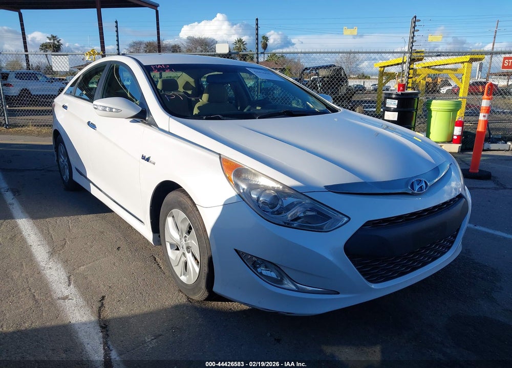 2015 HYUNDAI SONATA HYBRID VIN: KMHEC4A48FA122013