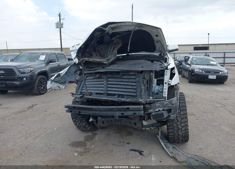 2018 CHEVROLET SUBURBAN LT VIN: 1GNSKHKC9JR160715