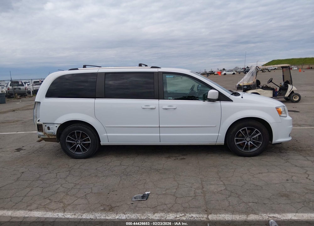 2017 DODGE GRAND CARAVAN SXT VIN: 2C4RDGCG6HR828231