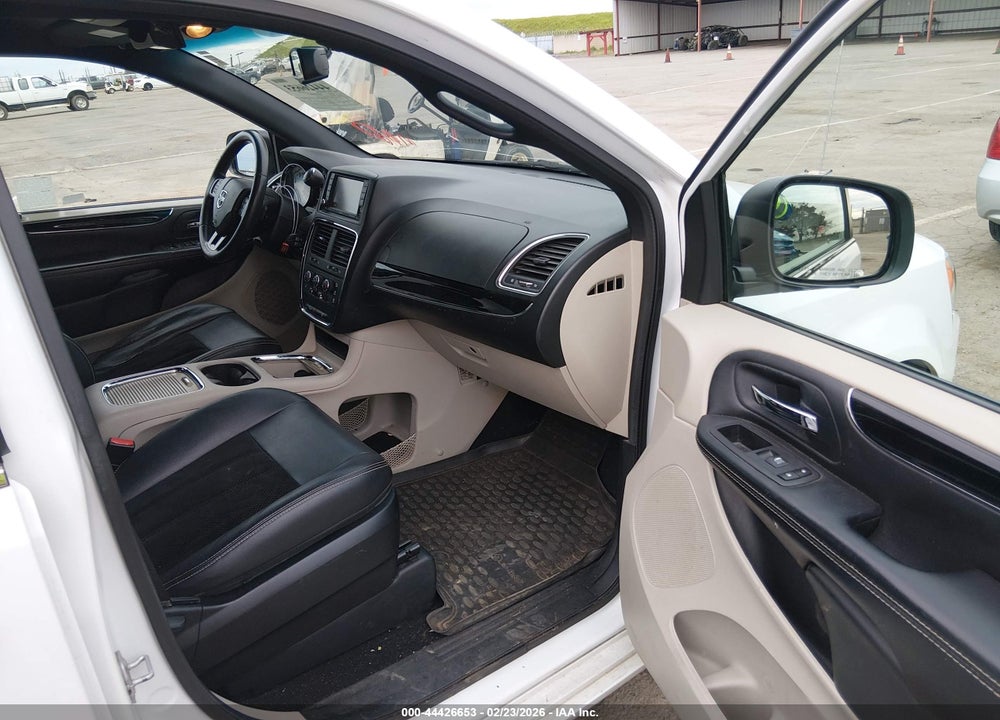 2017 DODGE GRAND CARAVAN SXT VIN: 2C4RDGCG6HR828231
