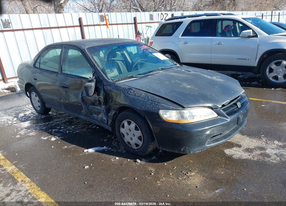 1998 HONDA ACCORD DX VIN: 1HGCF864XWA221808