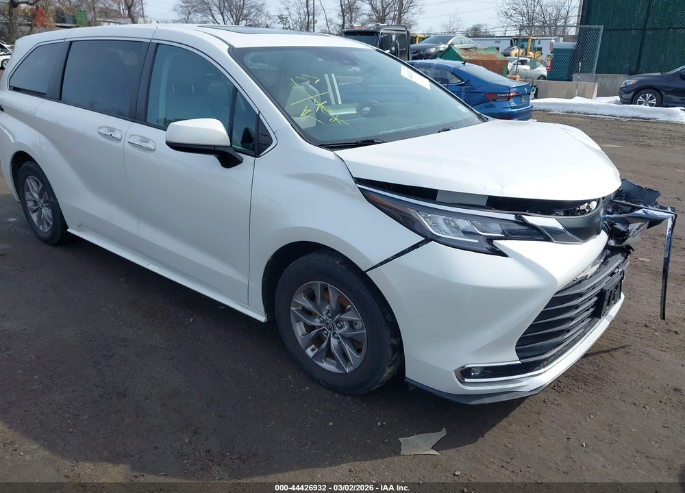 2021 TOYOTA SIENNA XLE VIN: 5TDYSKFC0MS006894