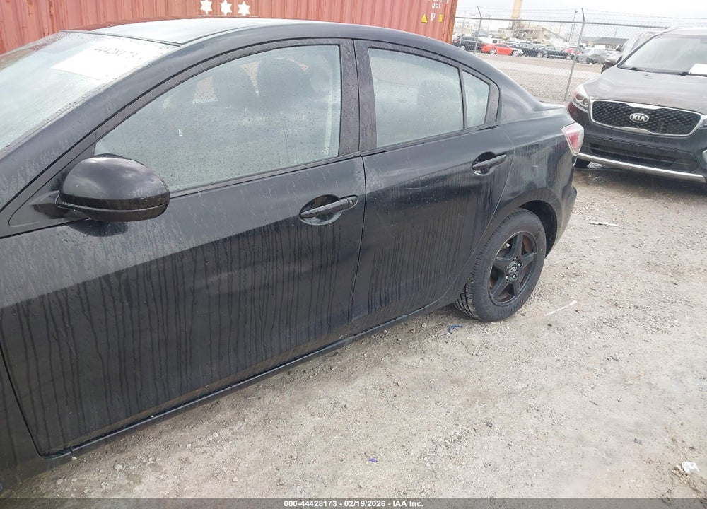 2011 MAZDA 3 I SPORT VIN: JM1BL1UG6B1496979