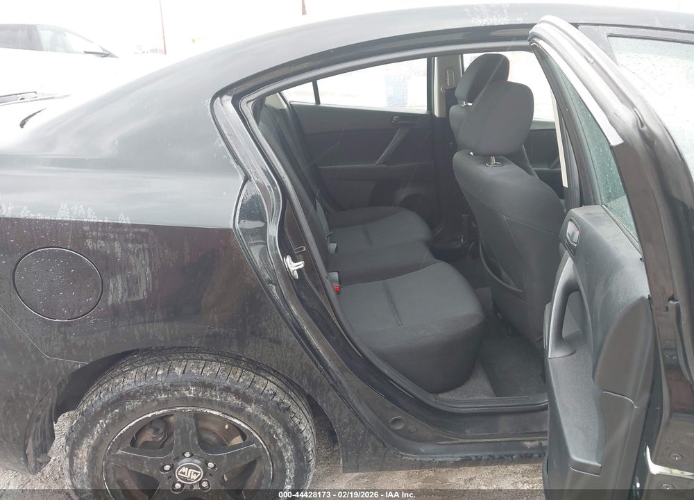 2011 MAZDA 3 I SPORT VIN: JM1BL1UG6B1496979
