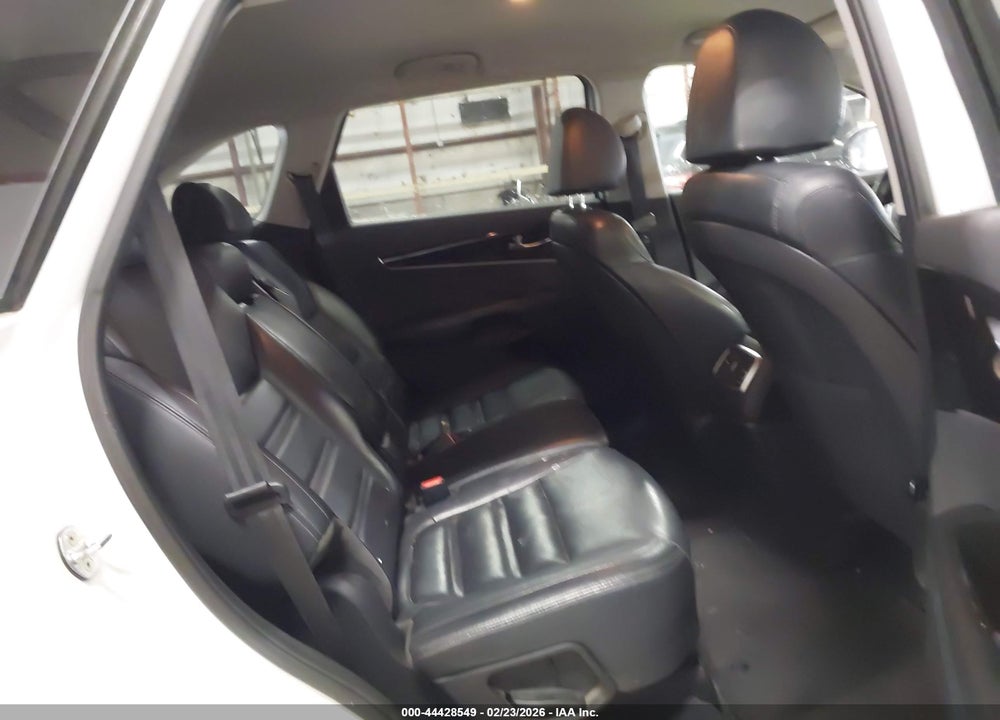 2019 KIA SORENTO 3.3L EX VIN: 5XYPH4A52KG465854