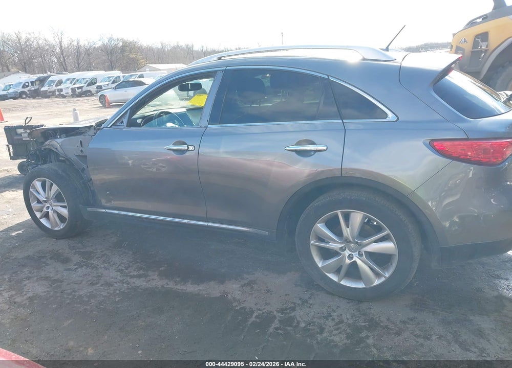 2016 INFINITI QX70 VIN: JN8CS1MU3GM130033