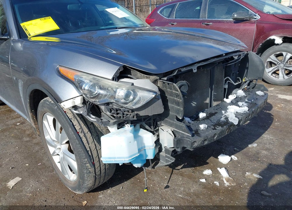 2016 INFINITI QX70 VIN: JN8CS1MU3GM130033