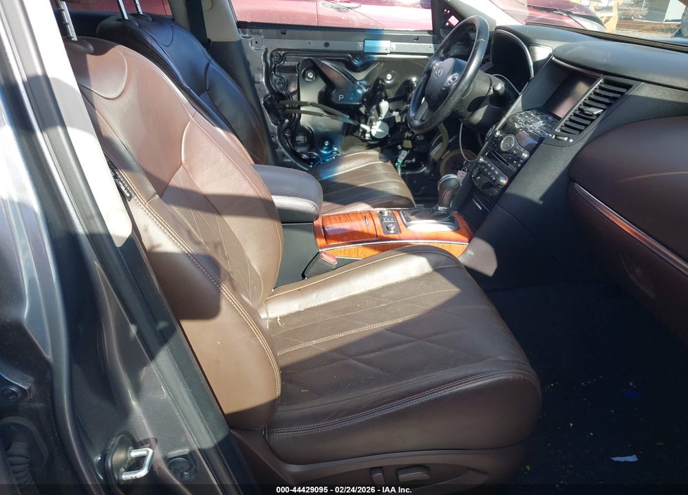 2016 INFINITI QX70 VIN: JN8CS1MU3GM130033