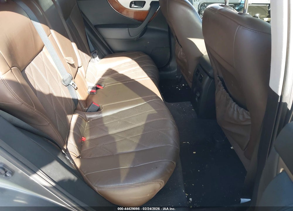 2016 INFINITI QX70 VIN: JN8CS1MU3GM130033