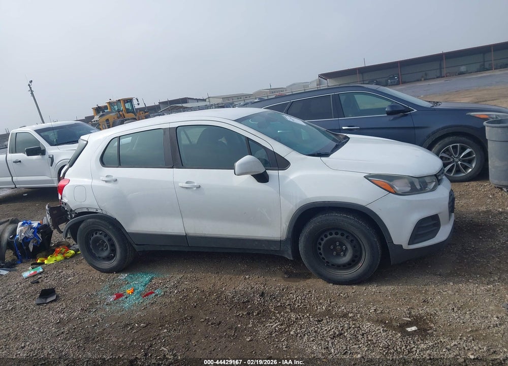 2018 CHEVROLET TRAX LS VIN: 3GNCJKSB9JL411672