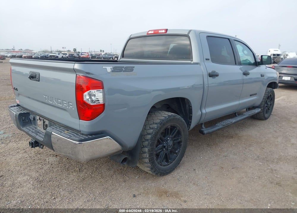 2018 TOYOTA TUNDRA SR5 5.7L V8 VIN: 5TFDW5F15JX763086