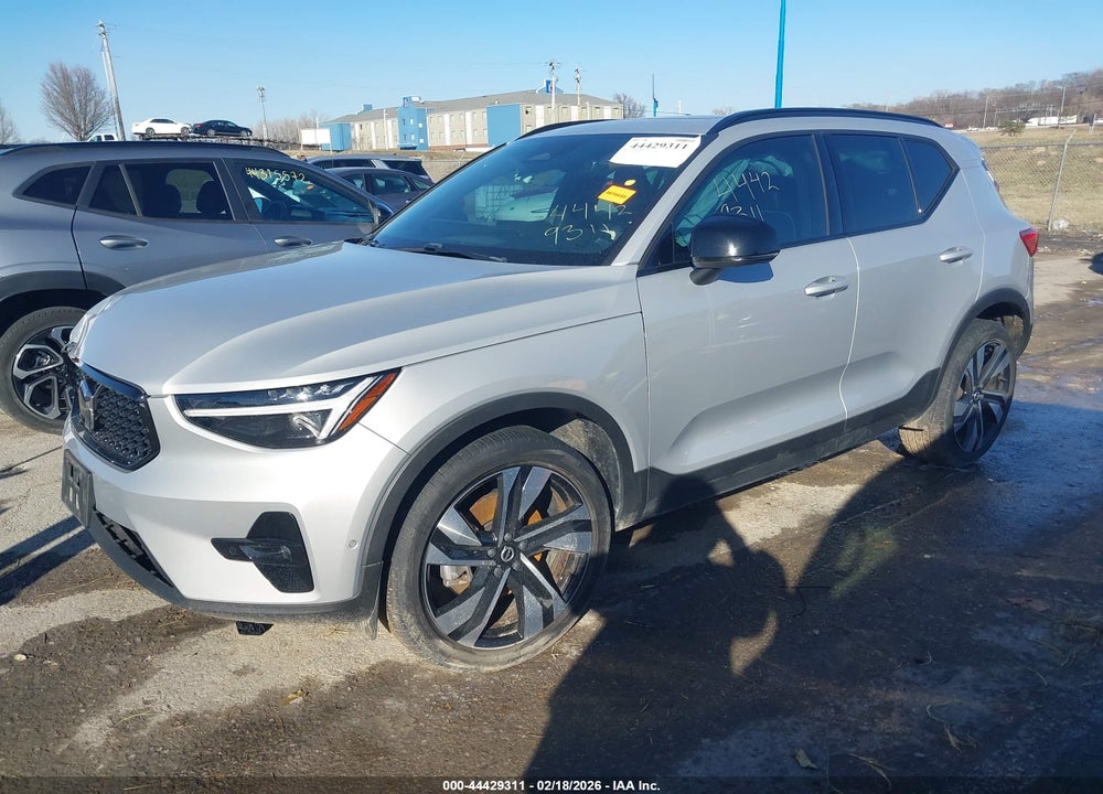 2023 VOLVO XC40 B5 ULTIMATE DARK THEME VIN: YV4L12UX0P2075032