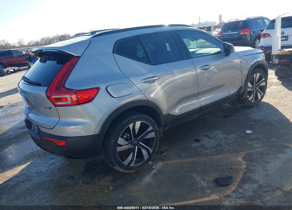 2023 VOLVO XC40 B5 ULTIMATE DARK THEME VIN: YV4L12UX0P2075032