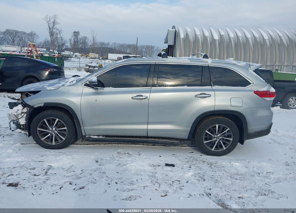 2017 TOYOTA HIGHLANDER XLE VIN: 5TDJZRFH4HS440730