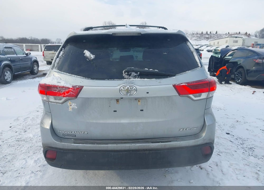 2017 TOYOTA HIGHLANDER XLE VIN: 5TDJZRFH4HS440730