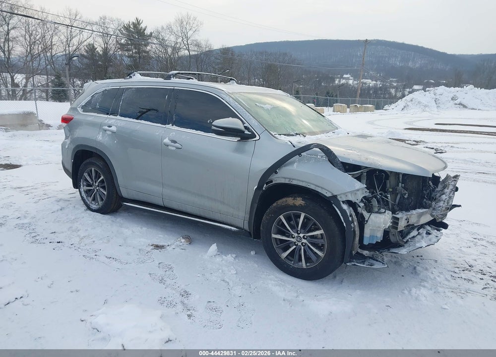 2017 TOYOTA HIGHLANDER XLE VIN: 5TDJZRFH4HS440730