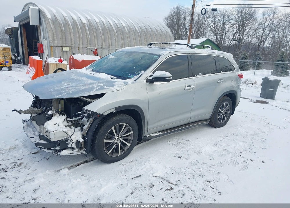2017 TOYOTA HIGHLANDER XLE VIN: 5TDJZRFH4HS440730
