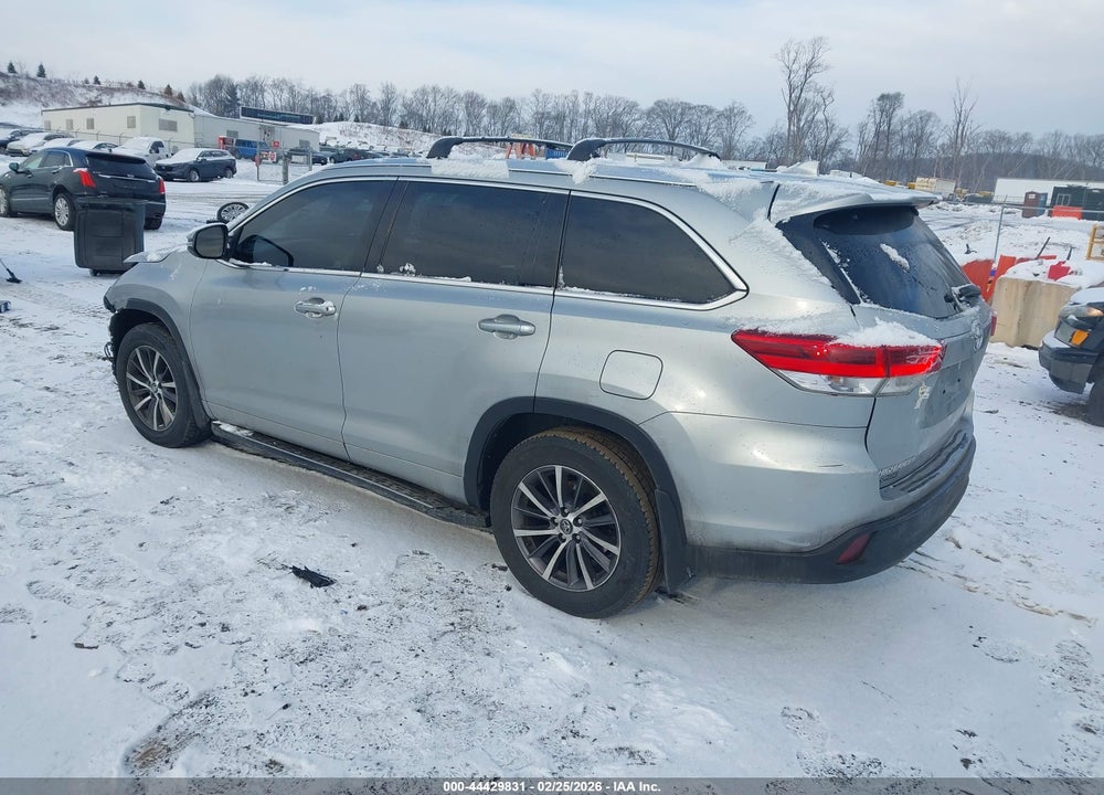 2017 TOYOTA HIGHLANDER XLE VIN: 5TDJZRFH4HS440730