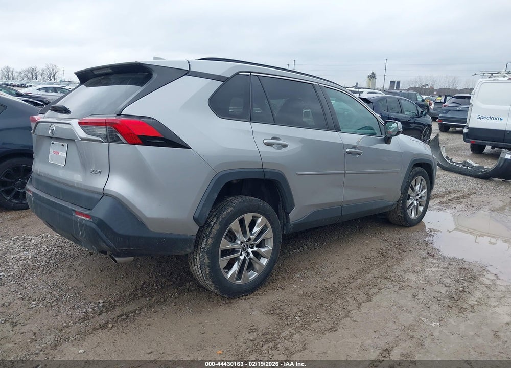 2019 TOYOTA RAV4 XLE PREMIUM VIN: 2T3C1RFV6KW031656