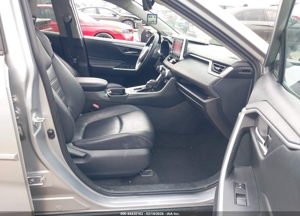 2019 TOYOTA RAV4 XLE PREMIUM VIN: 2T3C1RFV6KW031656