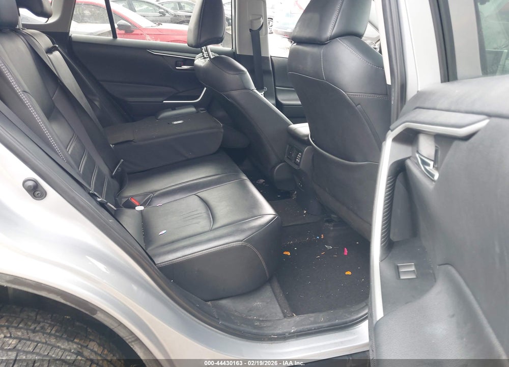 2019 TOYOTA RAV4 XLE PREMIUM VIN: 2T3C1RFV6KW031656