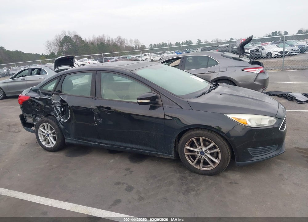 2015 FORD FOCUS SE VIN: 1FADP3F27FL242658
