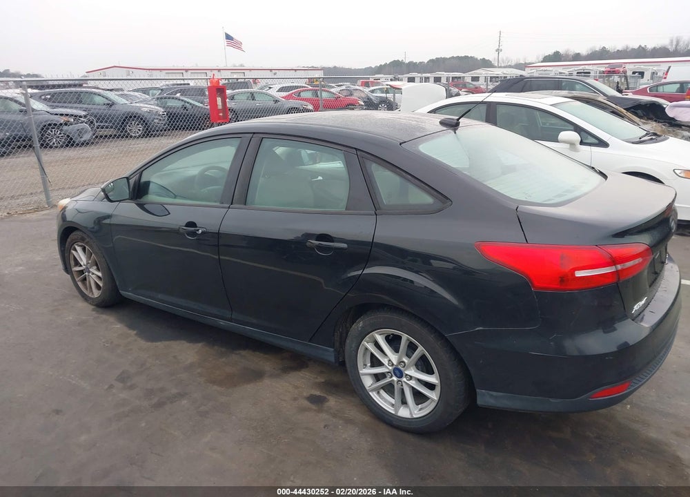 2015 FORD FOCUS SE VIN: 1FADP3F27FL242658
