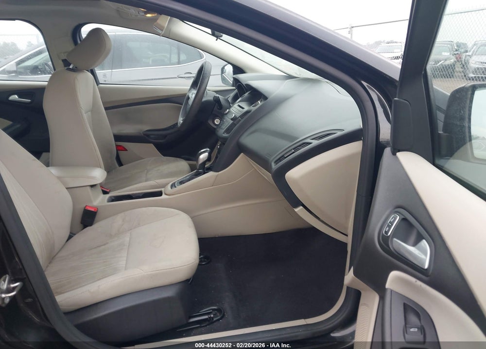 2015 FORD FOCUS SE VIN: 1FADP3F27FL242658