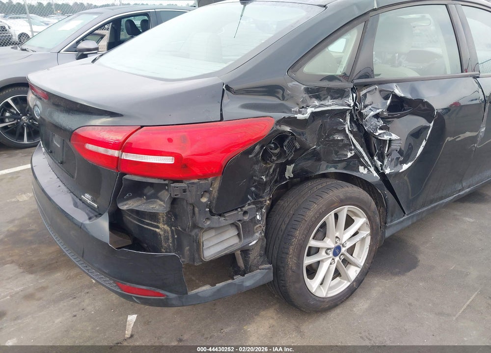 2015 FORD FOCUS SE VIN: 1FADP3F27FL242658