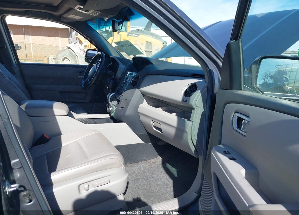 2011 HONDA PILOT EX-L VIN: 5FNYF3H74BB054457