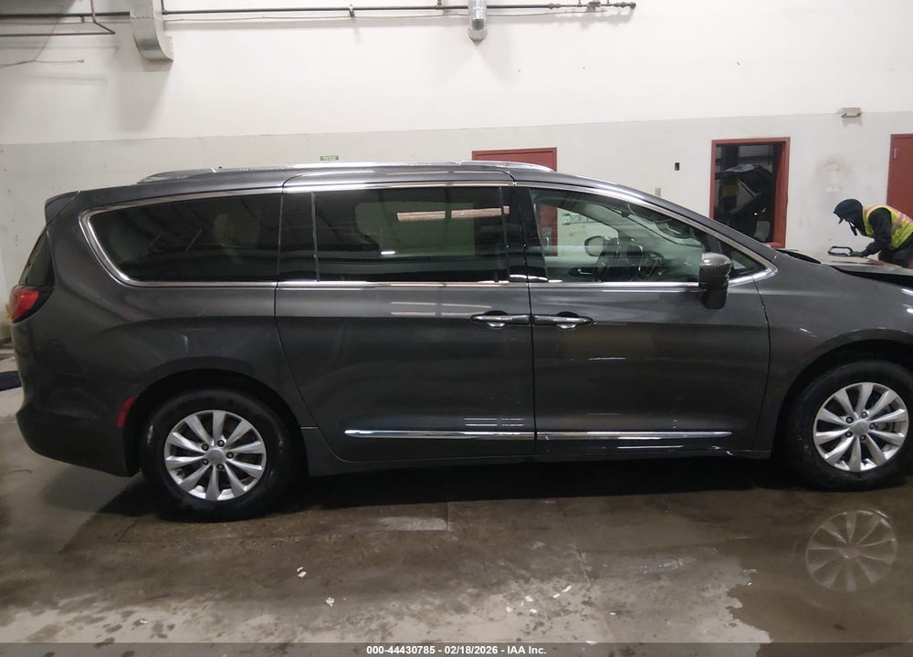2019 CHRYSLER PACIFICA TOURING L VIN: 2C4RC1BG7KR609044