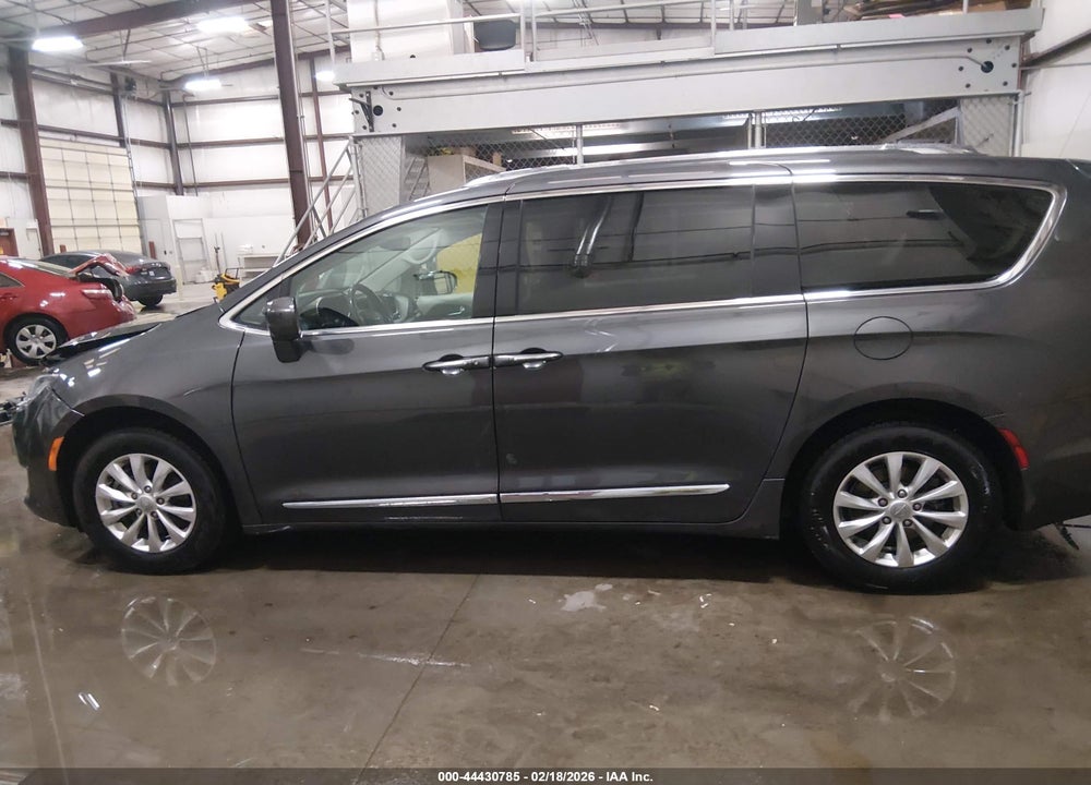 2019 CHRYSLER PACIFICA TOURING L VIN: 2C4RC1BG7KR609044