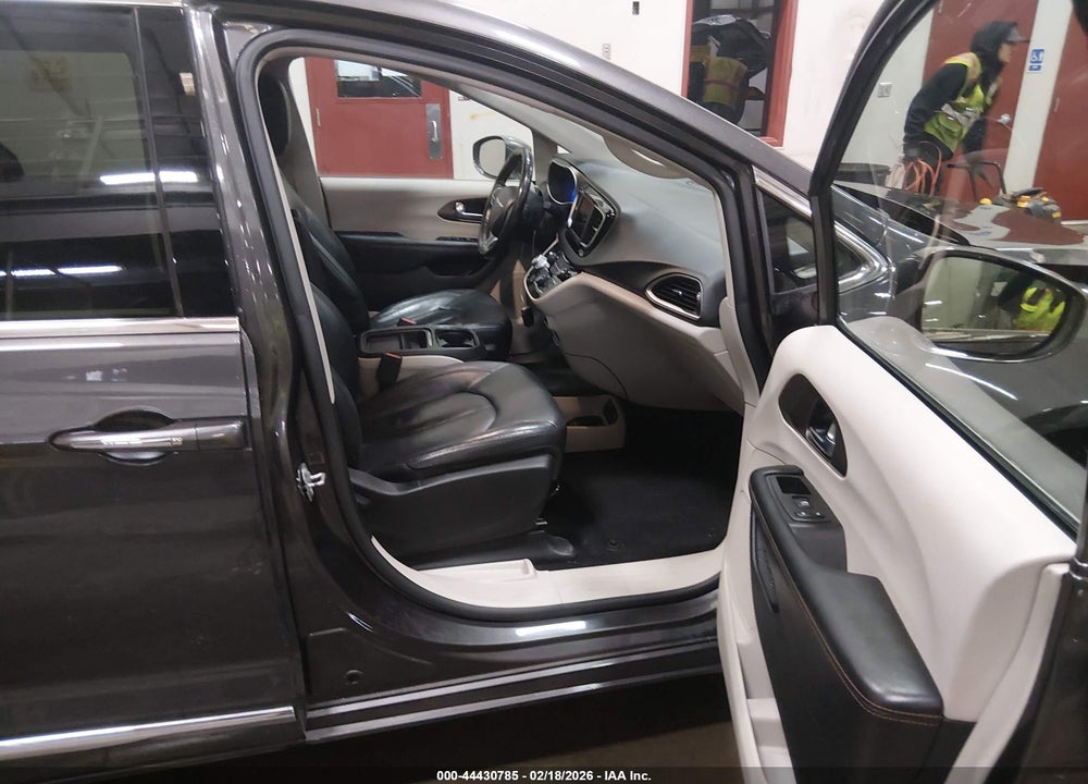 2019 CHRYSLER PACIFICA TOURING L VIN: 2C4RC1BG7KR609044